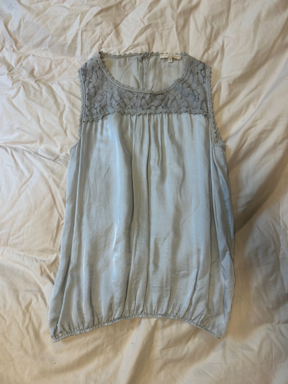 Sleeveless Lace Yoke Women's Top - Light grey/silver